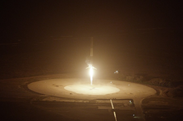 AstroNova le blog de l'astronomie et de l'espace - Atterissage de SpaceX © SpaceX