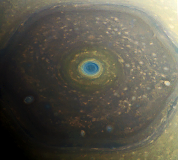 Le pôle nord hexagonal de Saturne © NASA