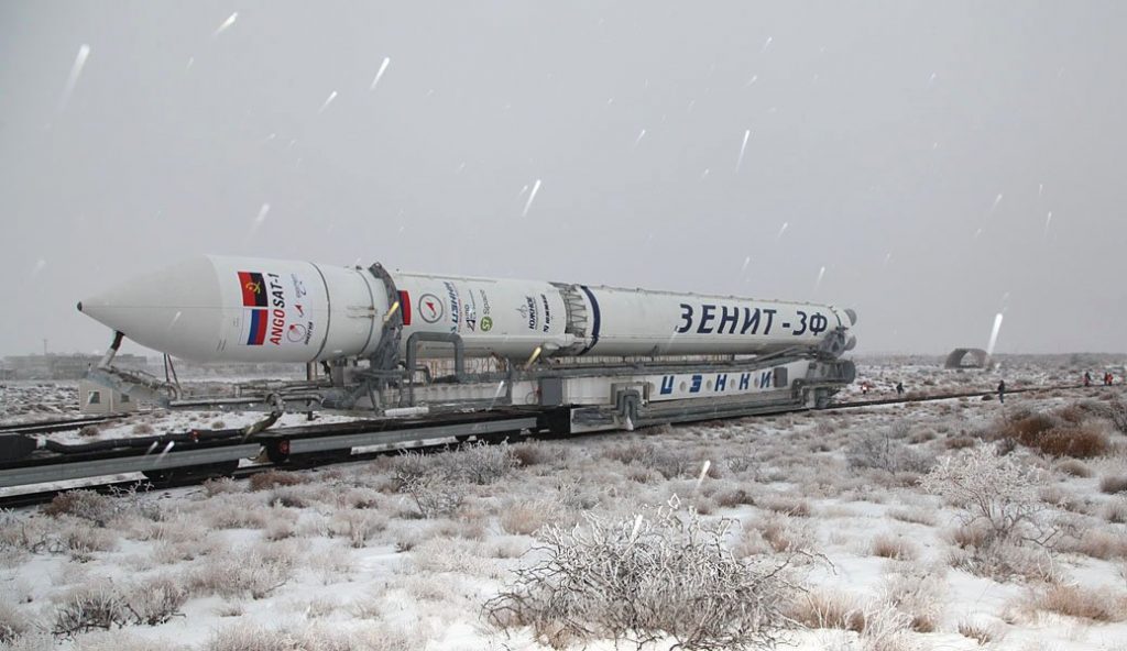 Fusée Zenit en route pour le pas de tir © Roscosmos 